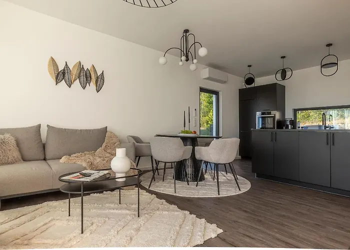 Kanani Am Hainer * Neukieritzsch